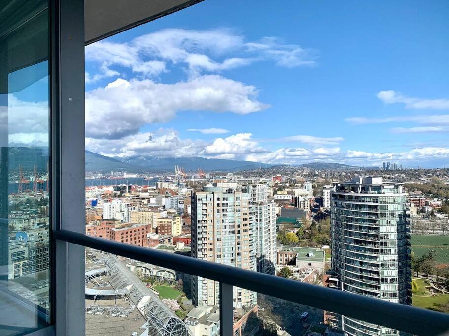 Downtown 3Br/2Ba+Views+Skytrain+Free Parking Leilighet Vancouver Eksteriør bilde