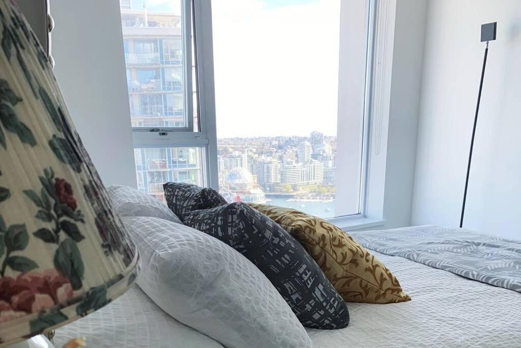Downtown 3Br/2Ba+Views+Skytrain+Free Parking Leilighet Vancouver Eksteriør bilde