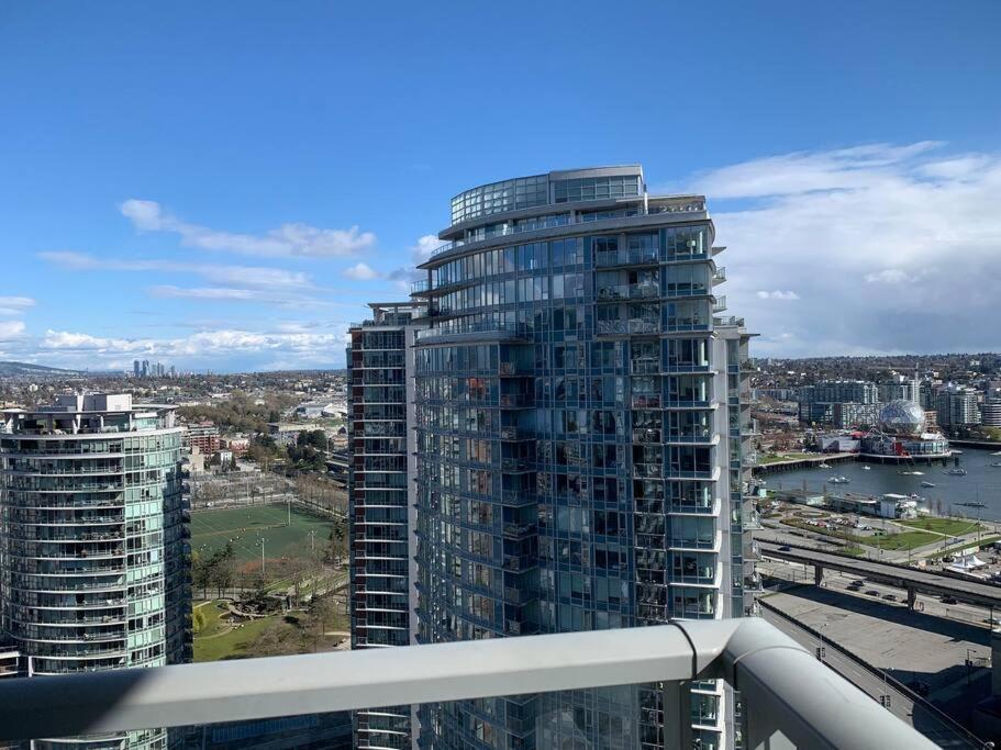 Downtown 3Br/2Ba+Views+Skytrain+Free Parking Leilighet Vancouver Eksteriør bilde