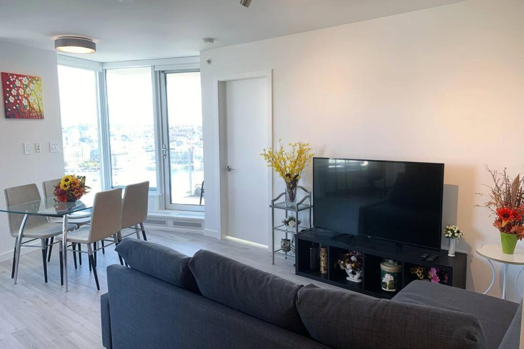 Downtown 3Br/2Ba+Views+Skytrain+Free Parking Leilighet Vancouver Eksteriør bilde