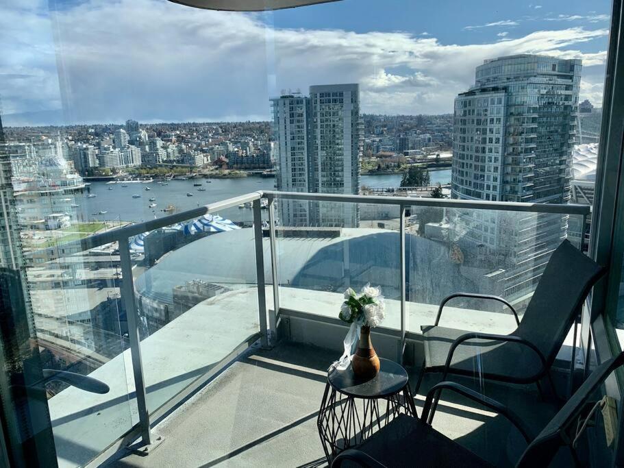 Downtown 3Br/2Ba+Views+Skytrain+Free Parking Leilighet Vancouver Eksteriør bilde