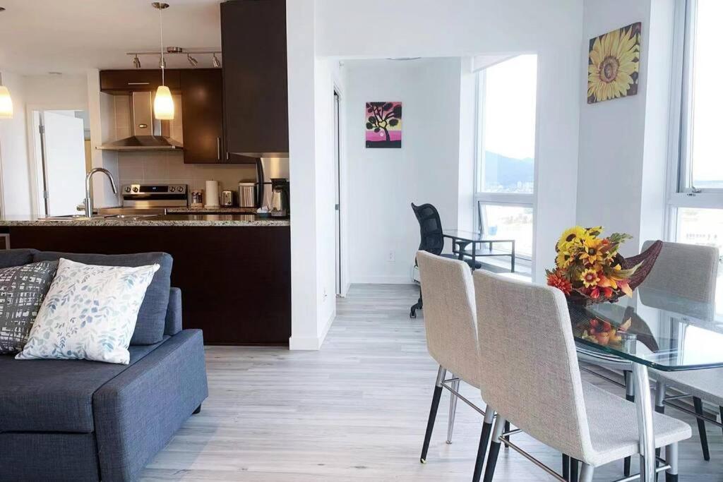 Downtown 3Br/2Ba+Views+Skytrain+Free Parking Leilighet Vancouver Eksteriør bilde