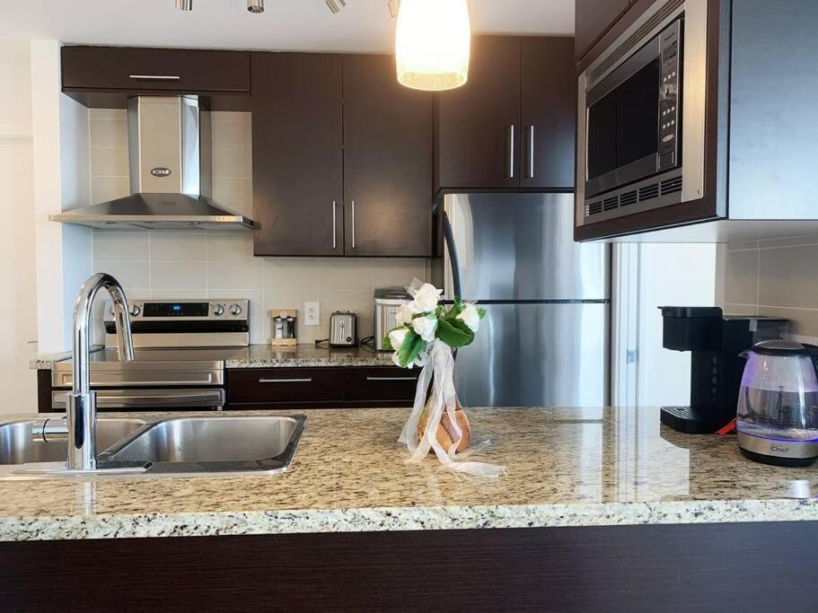 Downtown 3Br/2Ba+Views+Skytrain+Free Parking Leilighet Vancouver Eksteriør bilde