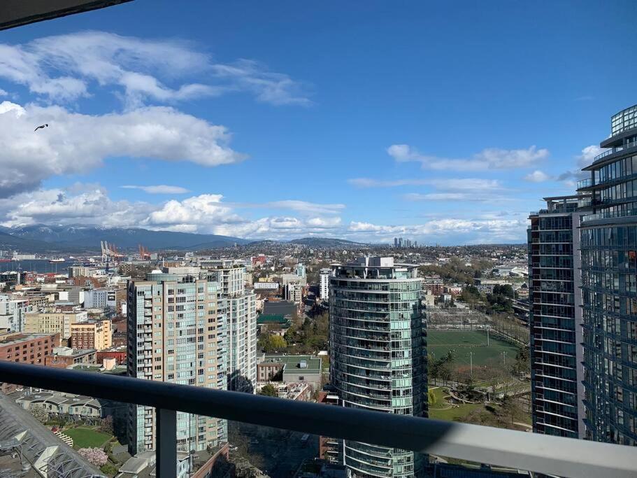 Downtown 3Br/2Ba+Views+Skytrain+Free Parking Leilighet Vancouver Eksteriør bilde